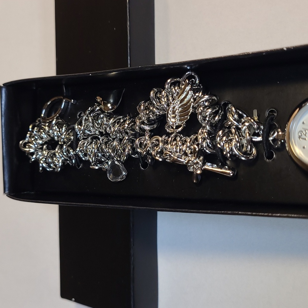 New In Box Avon Silver Charm Cross Watch Bracelet - Picture 4 of 7